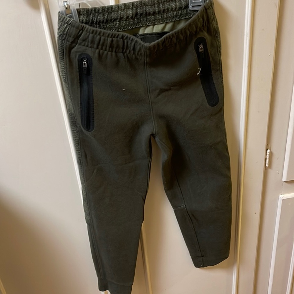 Boys old navy joggers size 6-7